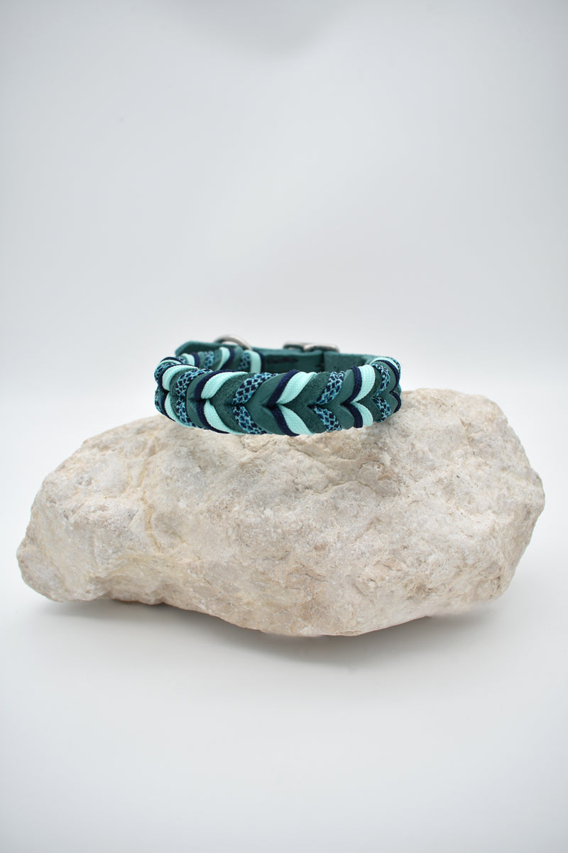 einfarbiges Fettlederhalsband mit Paracord