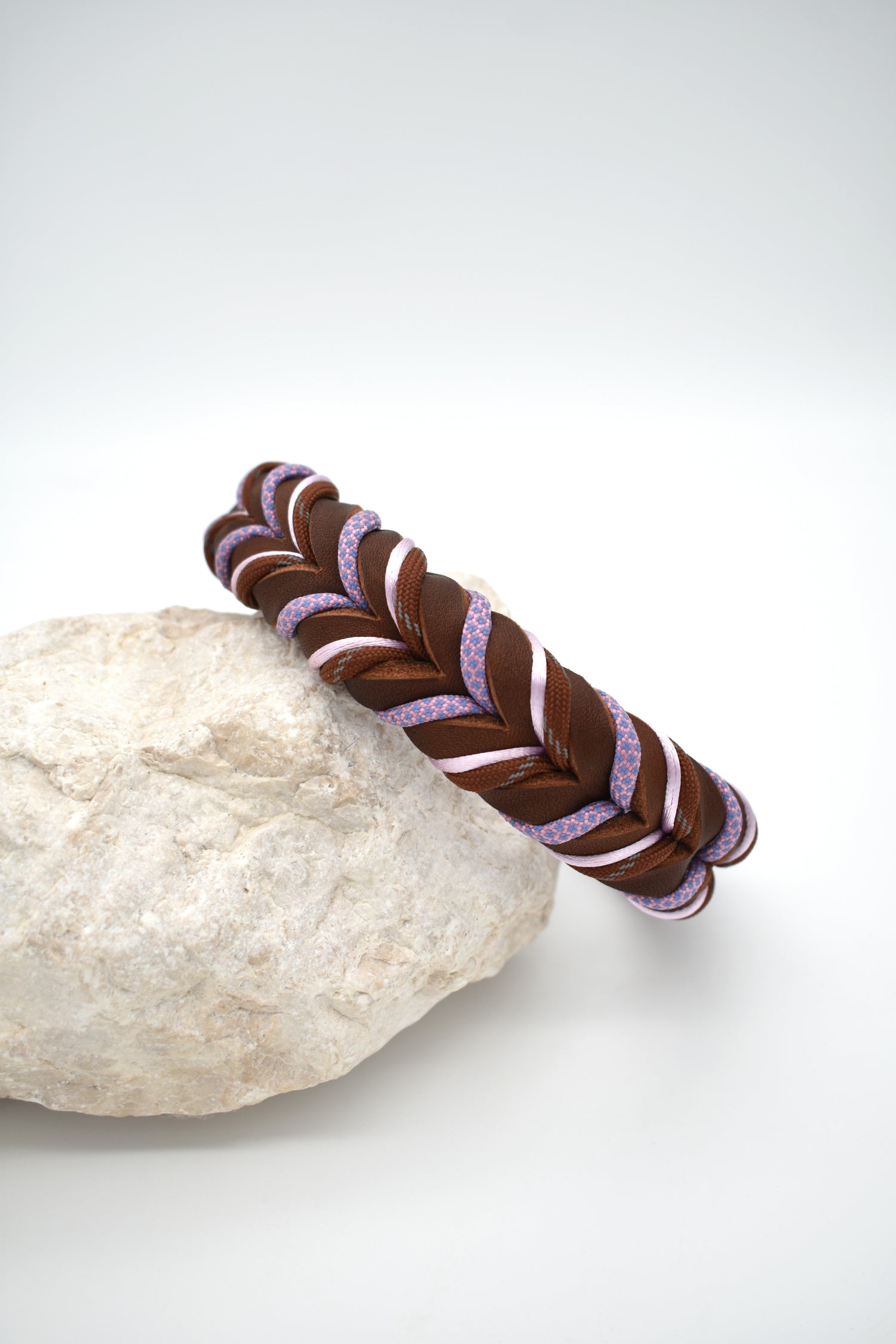 einfarbiges Fettlederhalsband mit Paracord