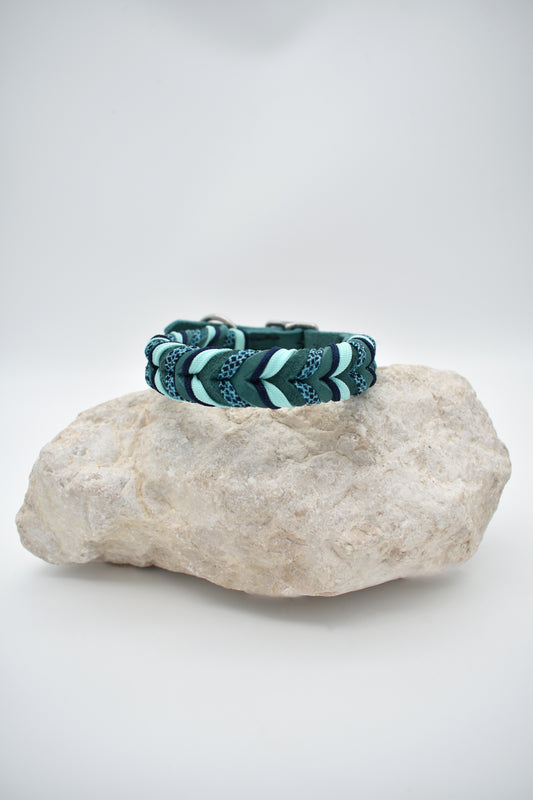 einfarbiges Fettlederhalsband mit Paracord